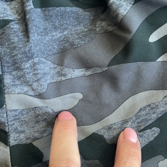Old navy active  camouflage shorts - Picture 9 of 9